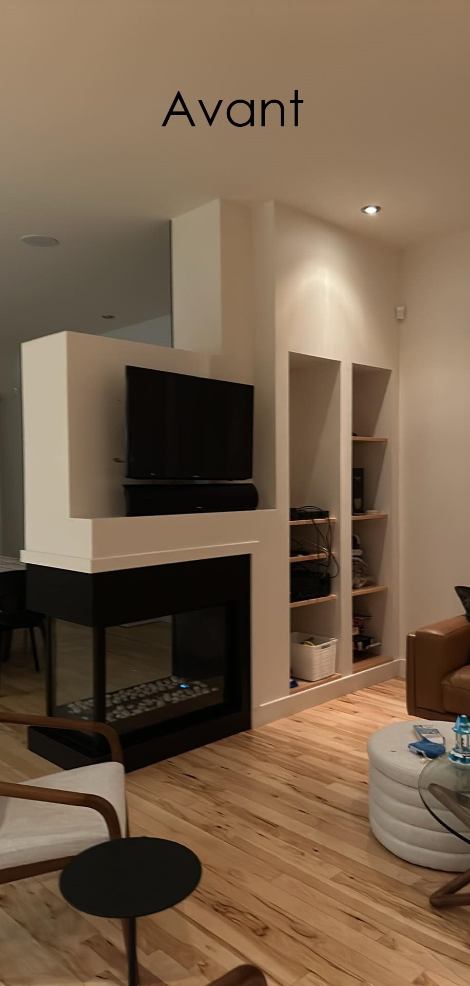 Fireplace front and television before renovation — Sainte-Julie.