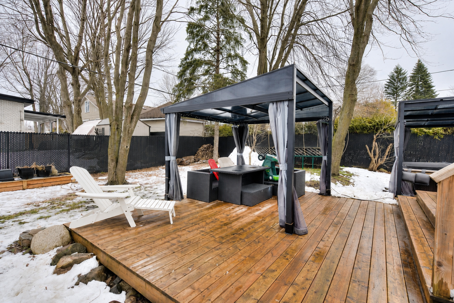 Terrasse avec pavillon extérieur — Saint-Bruno.