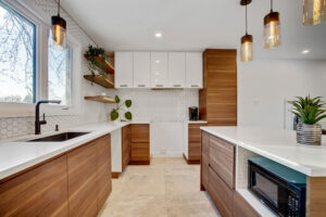 Kitchen remodeling by ImmoZen with marble countertops and wood cabinetry
